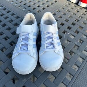 Kids White Sneakers
No box